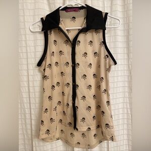 Julie’s Closet Top Small Skulls Button Up Collared Crème Gothic Summer grunge